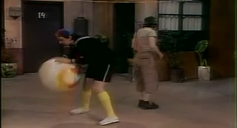 El Chavo del 8   047 Cazando Lagartijas