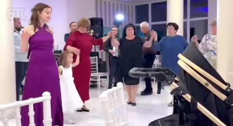 Vla  ko veselje kr  tenje 2024 godine  Kobi  nica u restoran Nikoli   u Negotinu  i orkestar Dijamanti 