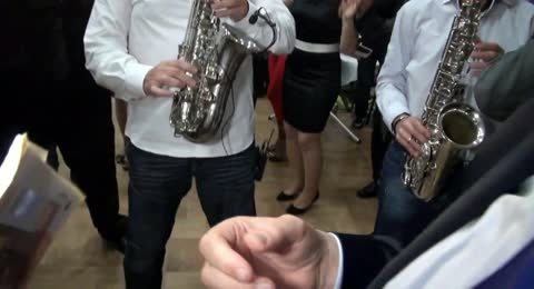  RadiobiserAt Bora  be  lija sa istoka  Neponovljiva vla  ka proslava u Be  u   violina  rodjendan  sax