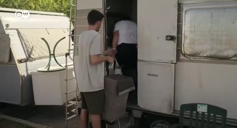 El lado oscuro del turismo  la crisis inmobiliaria en Mallorca   DW Documental