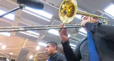 Medley de coros  Dios est   aqu    qu   precioso es    Coro Menap