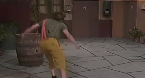 El Chavo Del 8   1977   Temporada 1977   18   La Muerte Del Se  or Barriga mp4  el chavo del 8 1977 temporada 1977 28 vacaciones en acapulco 202402   El Chavo Del 8   1977   Temporada 1977   18   La Muerte Del Se  or Barriga mp4 