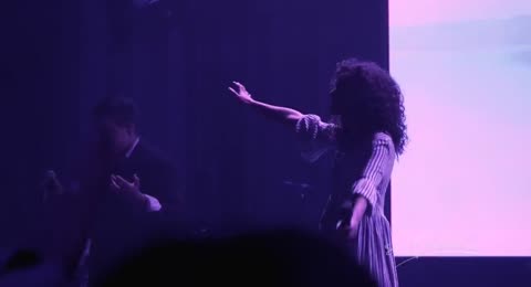 En El Altar   Su Presencia  All On The Altar   Planetshakers    Espa  ol 720P HD 