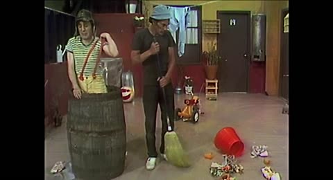 Chaves S01E05 Rem  dio Duro De Engolir   Quem Semeia Moeda   Ladr  o Que Rouba Ladr  o 720p WEB DL