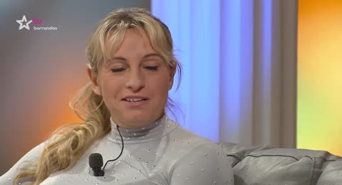 Nebezpe  n   vztahy live  2017 48    D  ma z tenisov  ch kurt  